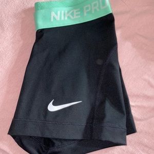 black/mint nike pros